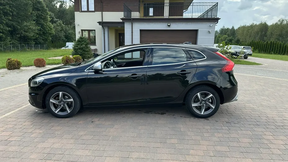 VOLVO V40 -