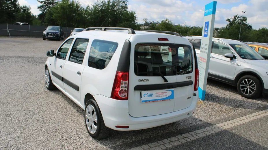 DACIA Logan -