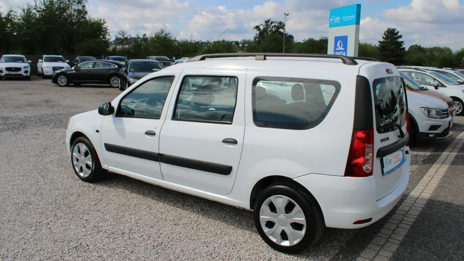 DACIA Logan -