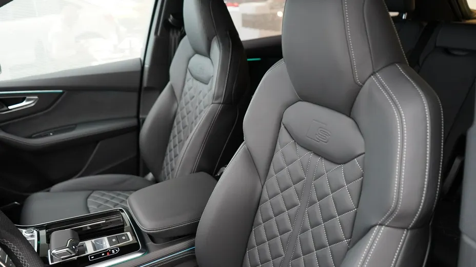 AUDI Q7 -