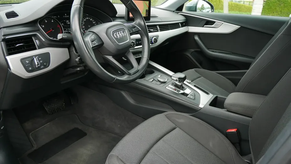 AUDI A4 -