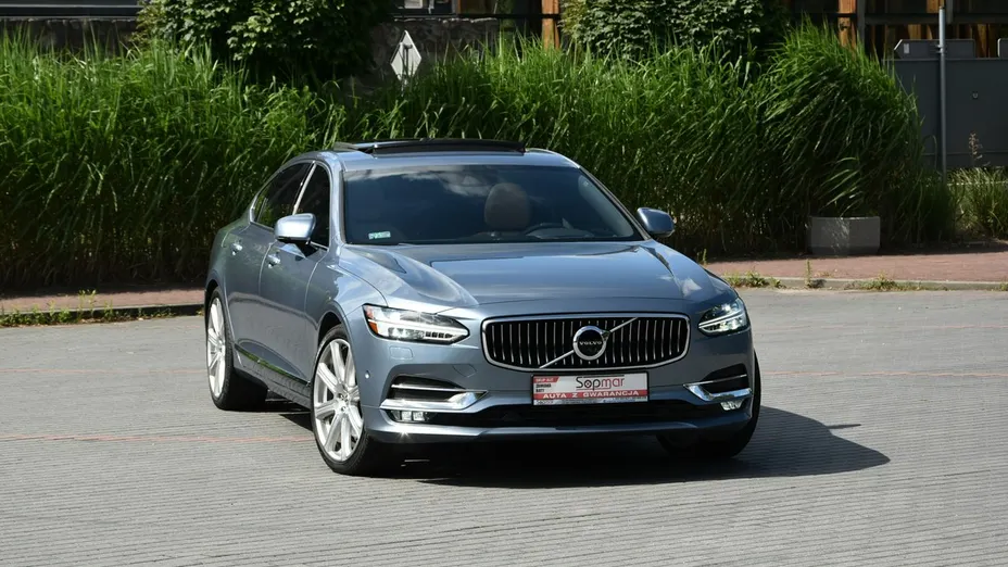 VOLVO S90 -