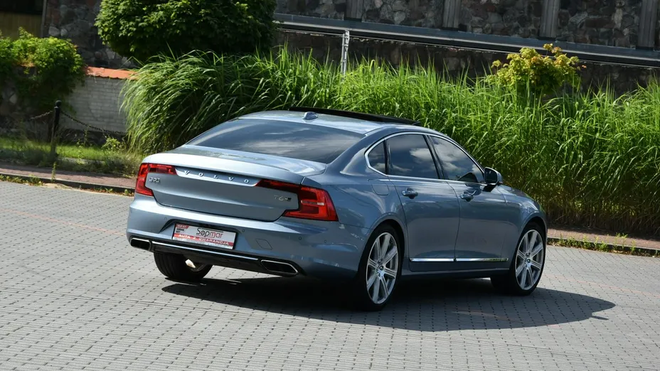 VOLVO S90 -