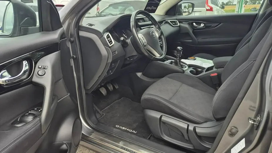 NISSAN Qashqai -