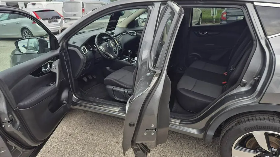 NISSAN Qashqai -