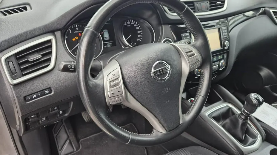 NISSAN Qashqai -