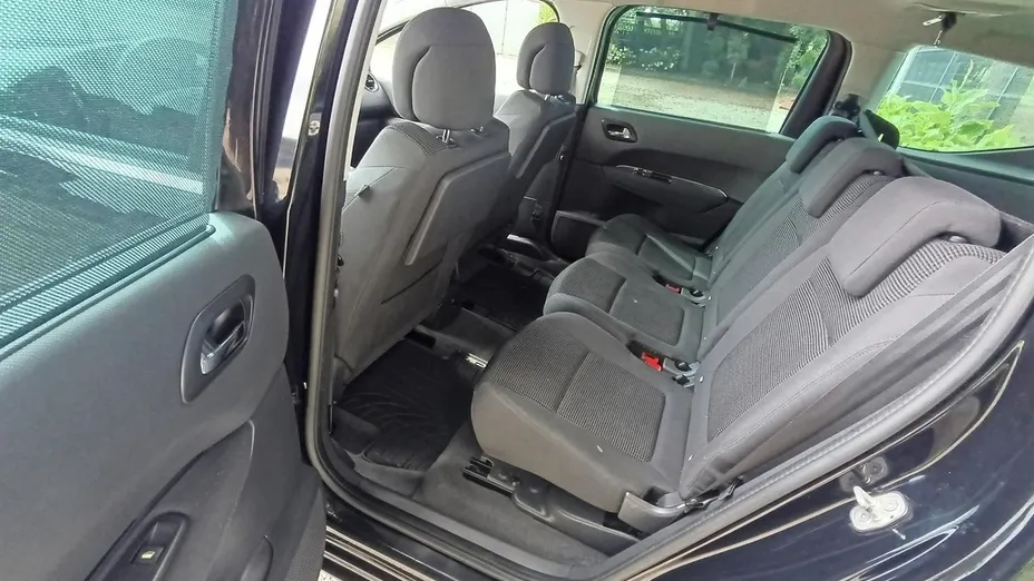 PEUGEOT 5008 -