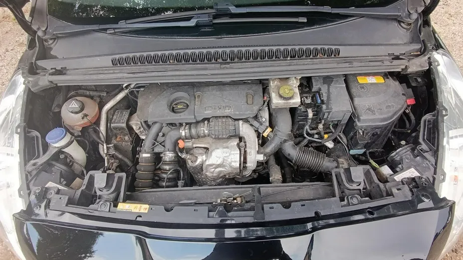 PEUGEOT 5008 -