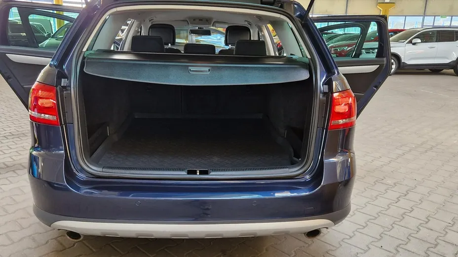 VOLKSWAGEN Passat -