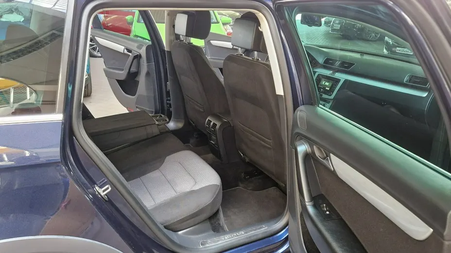 VOLKSWAGEN Passat -