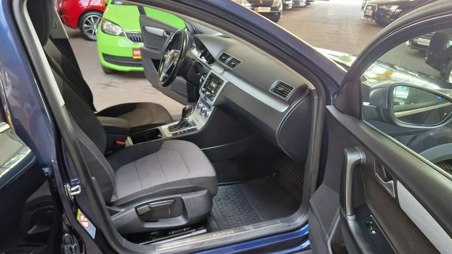 VOLKSWAGEN Passat -