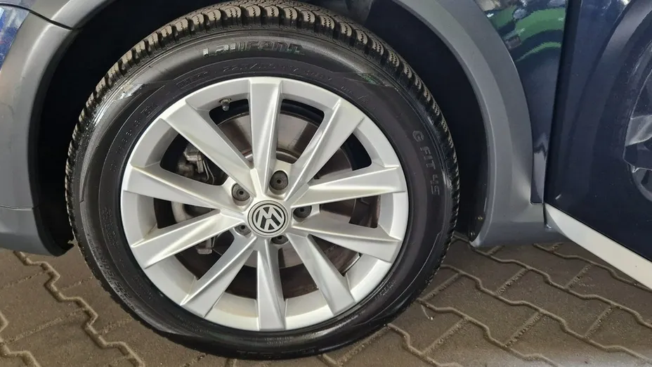 VOLKSWAGEN Passat -