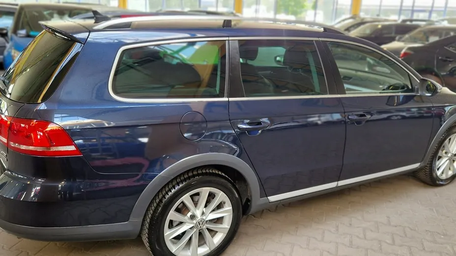 VOLKSWAGEN Passat -