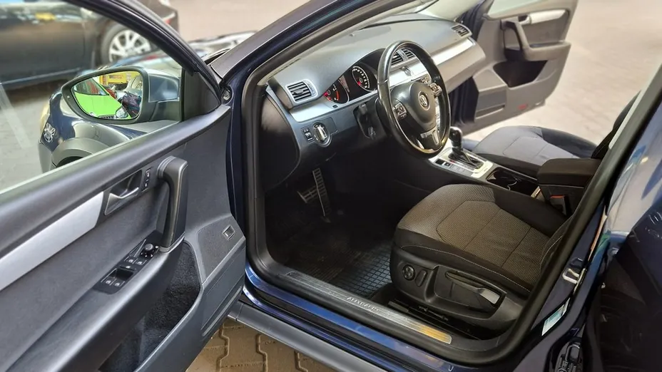 VOLKSWAGEN Passat -