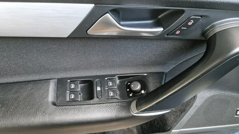 VOLKSWAGEN Passat -