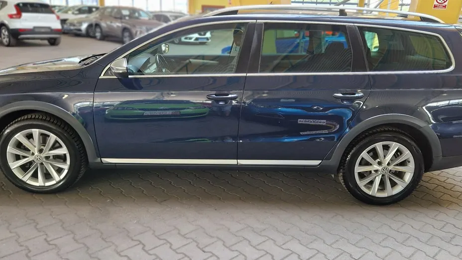 VOLKSWAGEN Passat -