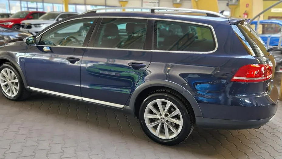 VOLKSWAGEN Passat -