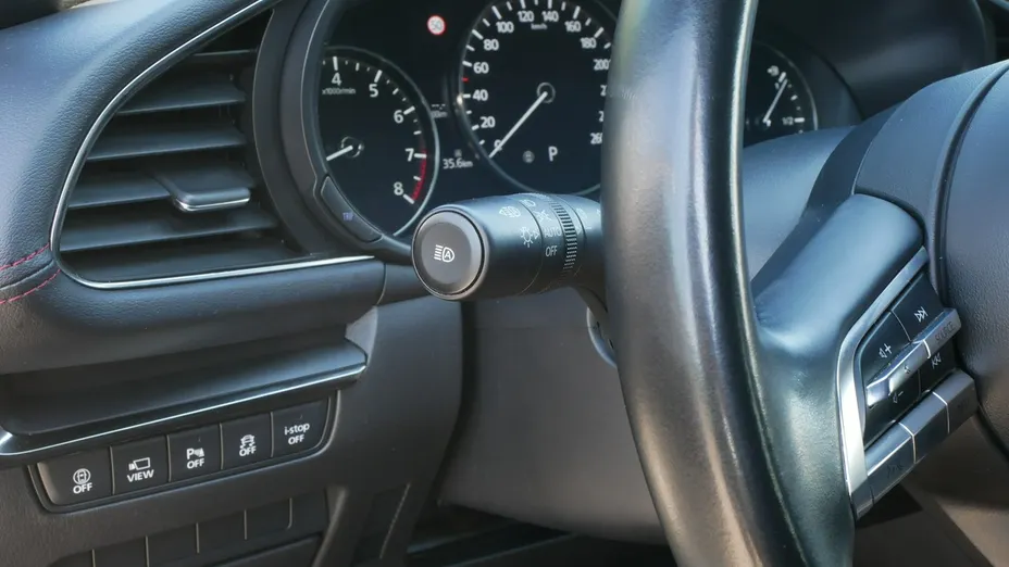 MAZDA 3 -