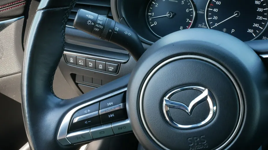MAZDA 3 -