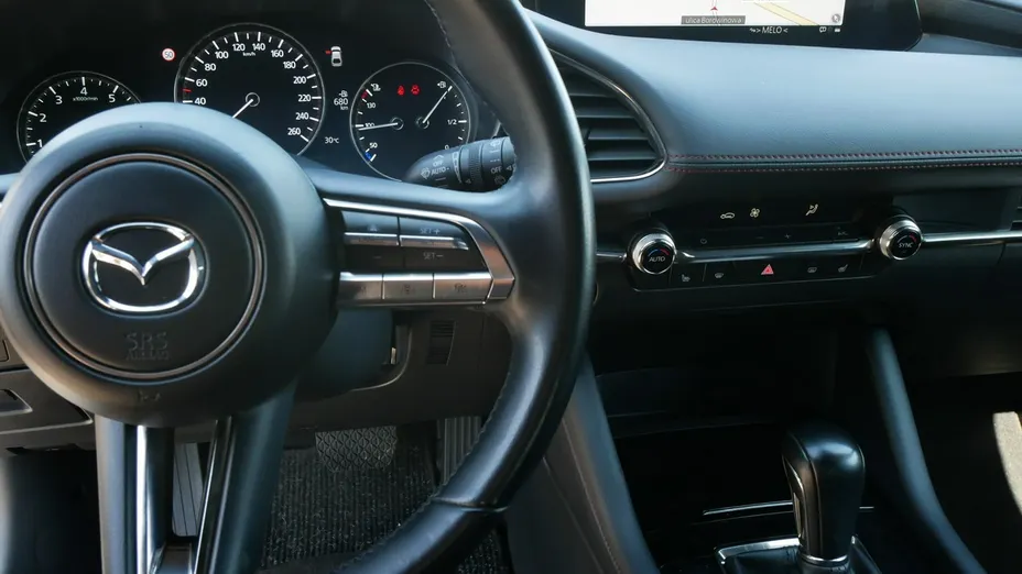 MAZDA 3 -
