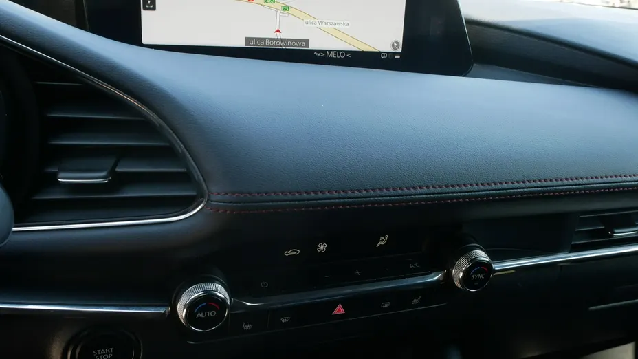 MAZDA 3 -