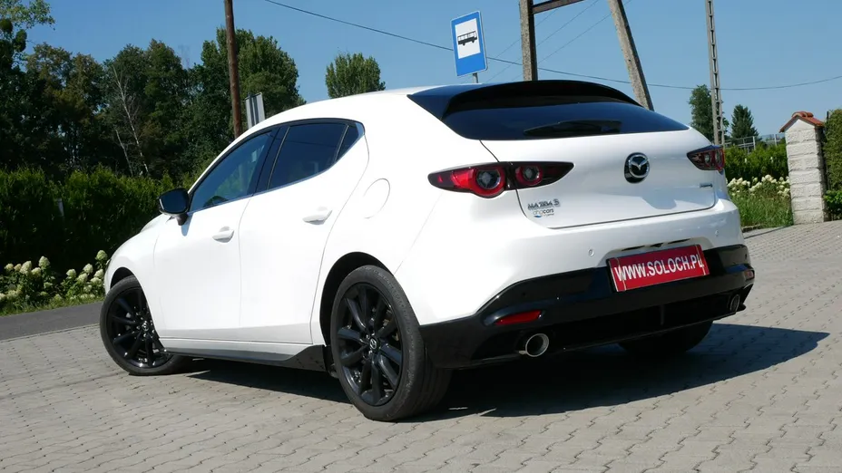 MAZDA 3 -