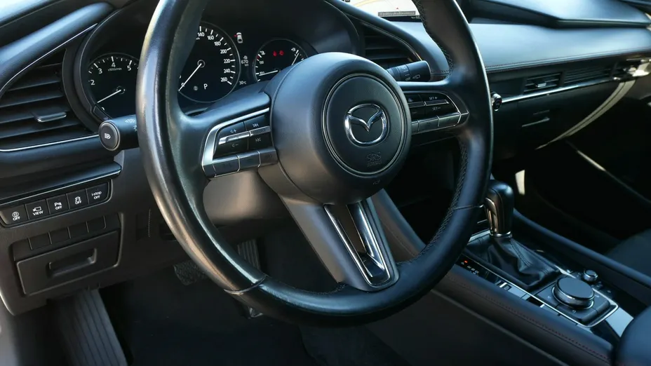 MAZDA 3 -