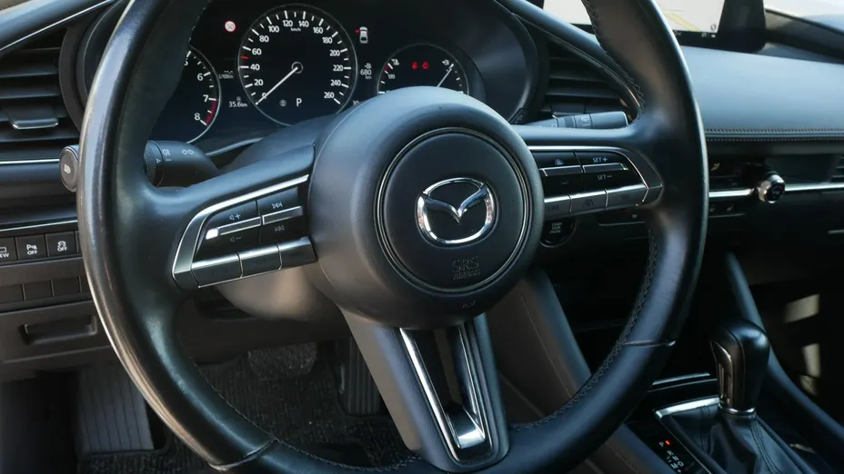 MAZDA 3 -