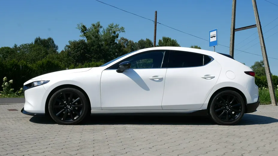 MAZDA 3 -