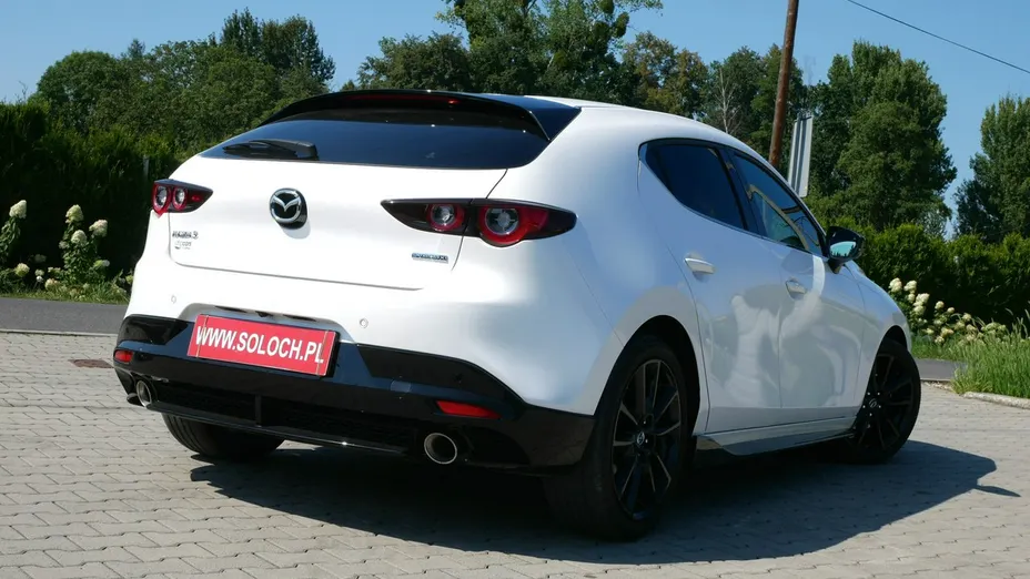 MAZDA 3 -