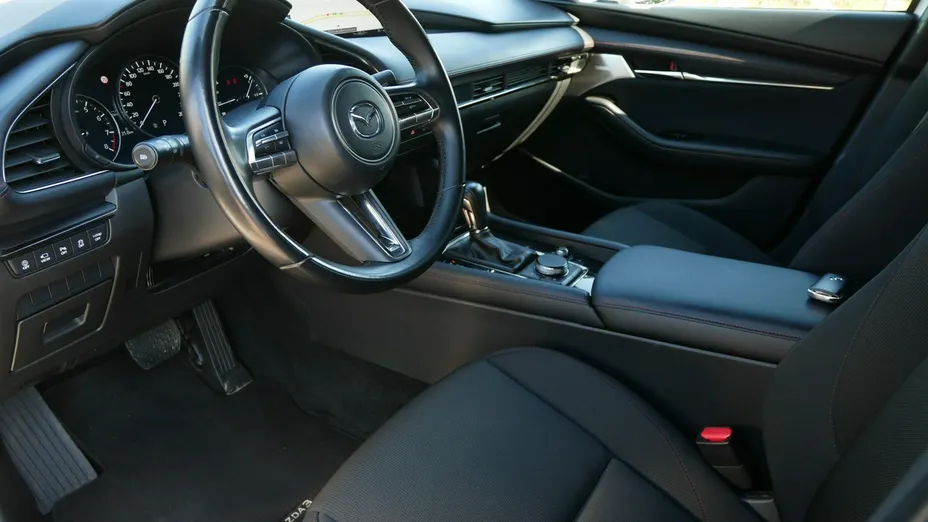 MAZDA 3 -