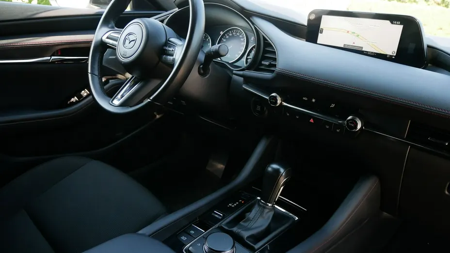 MAZDA 3 -