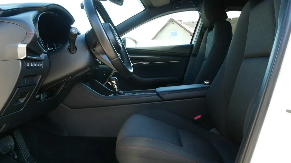 MAZDA 3 -