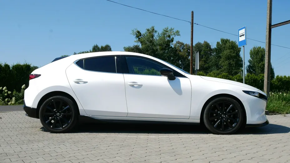 MAZDA 3 -