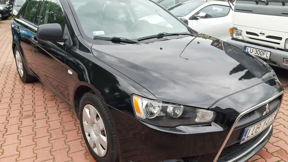 MITSUBISHI Lancer -