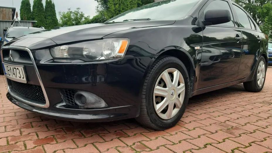 MITSUBISHI Lancer -