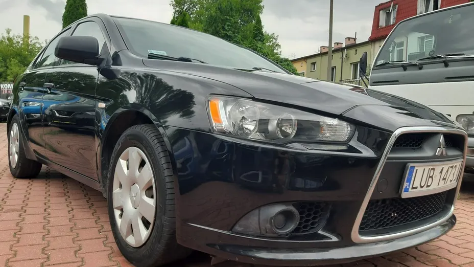 MITSUBISHI Lancer -