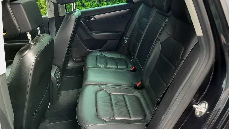 VOLKSWAGEN Passat -
