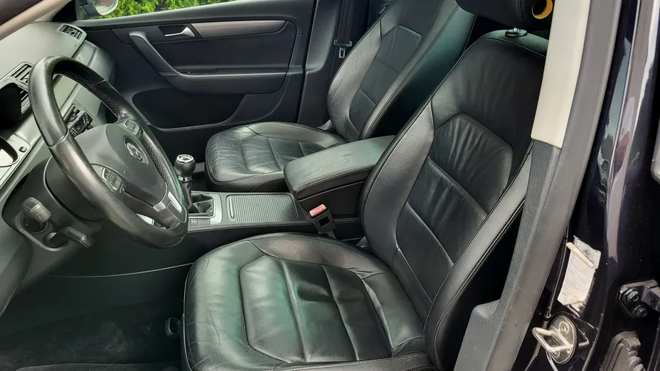 VOLKSWAGEN Passat -