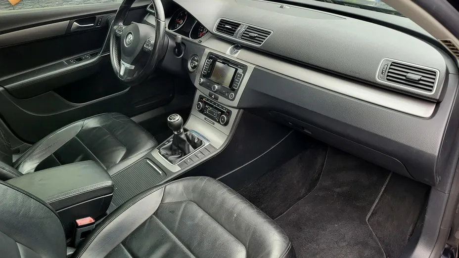 VOLKSWAGEN Passat -