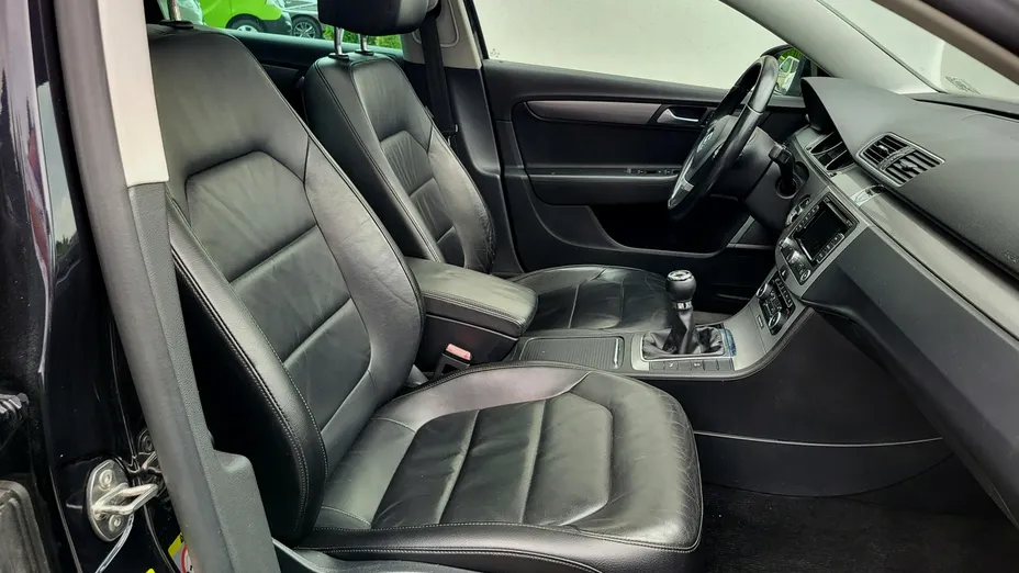 VOLKSWAGEN Passat -