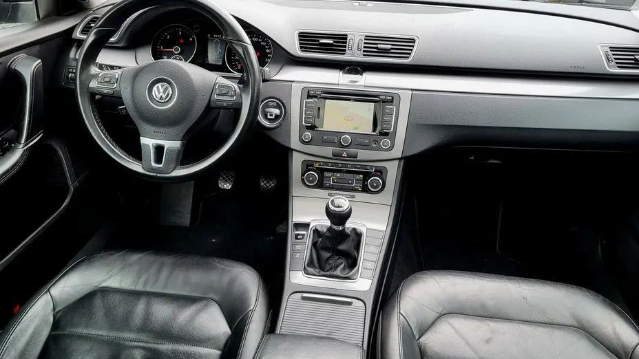 VOLKSWAGEN Passat -