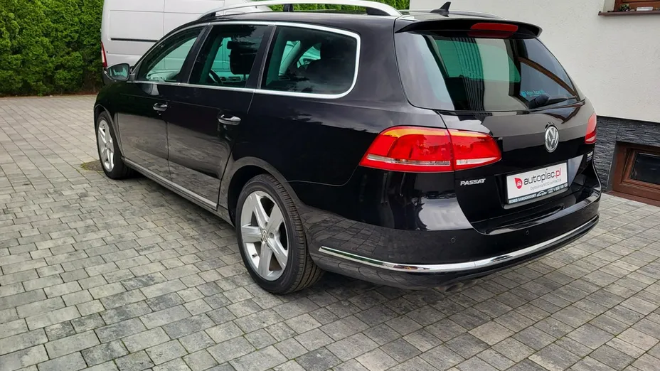 VOLKSWAGEN Passat -