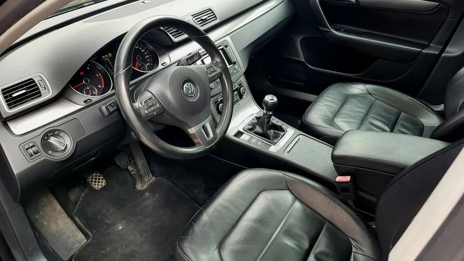 VOLKSWAGEN Passat -