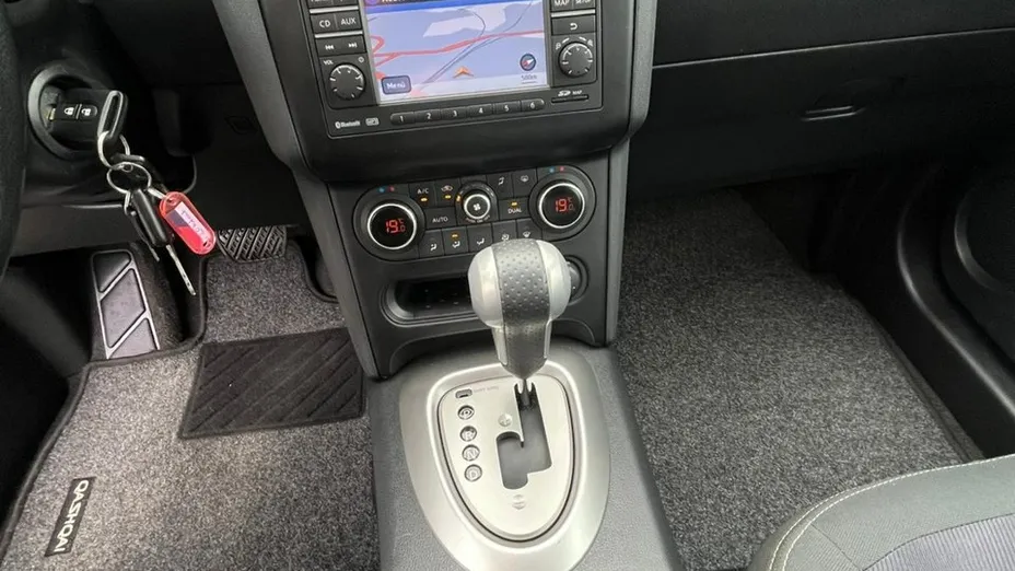 NISSAN Qashqai -