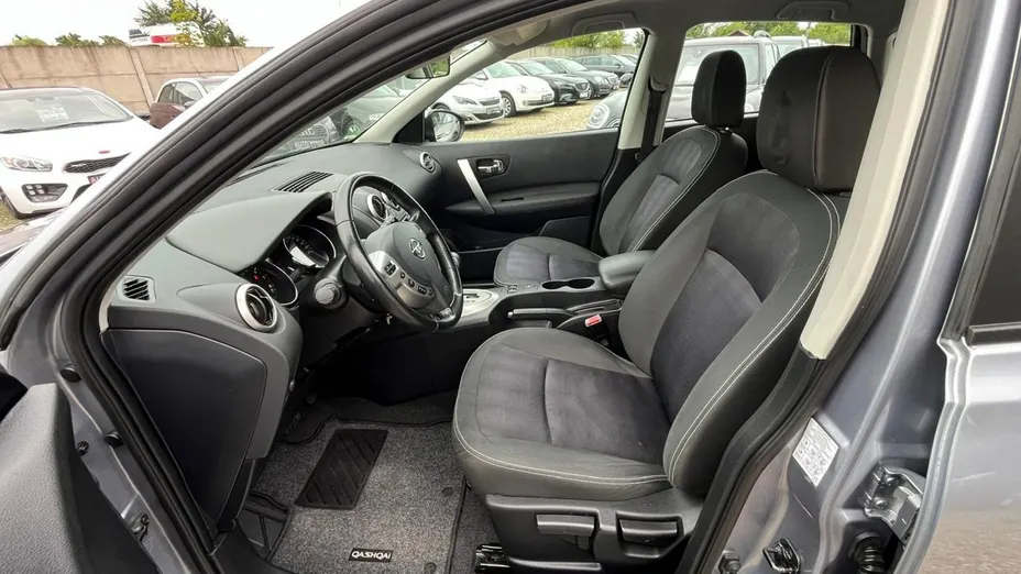 NISSAN Qashqai -