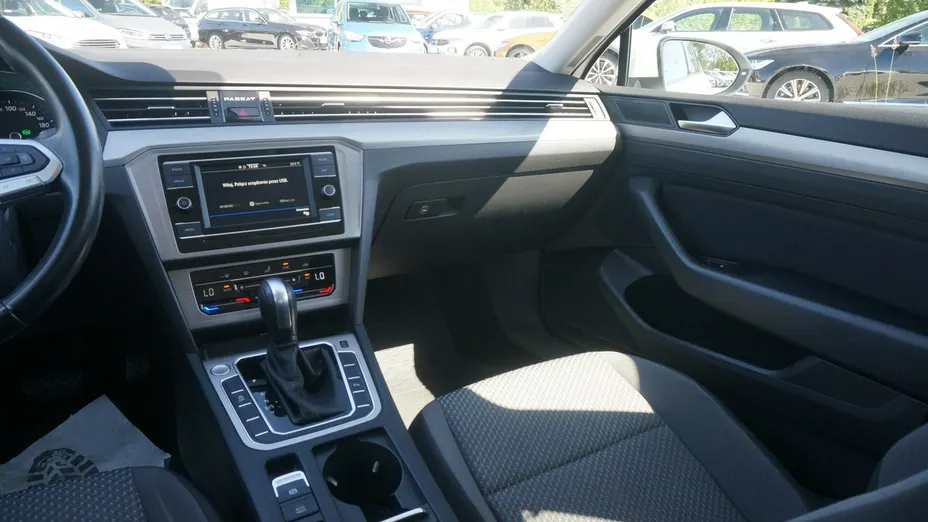 VOLKSWAGEN Passat -
