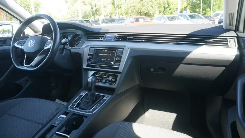 VOLKSWAGEN Passat -