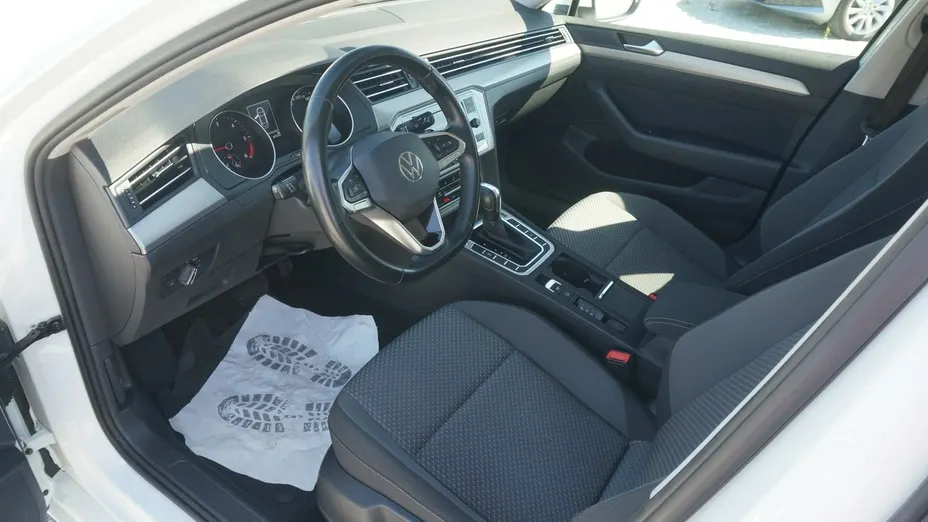 VOLKSWAGEN Passat -