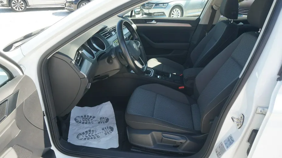 VOLKSWAGEN Passat -